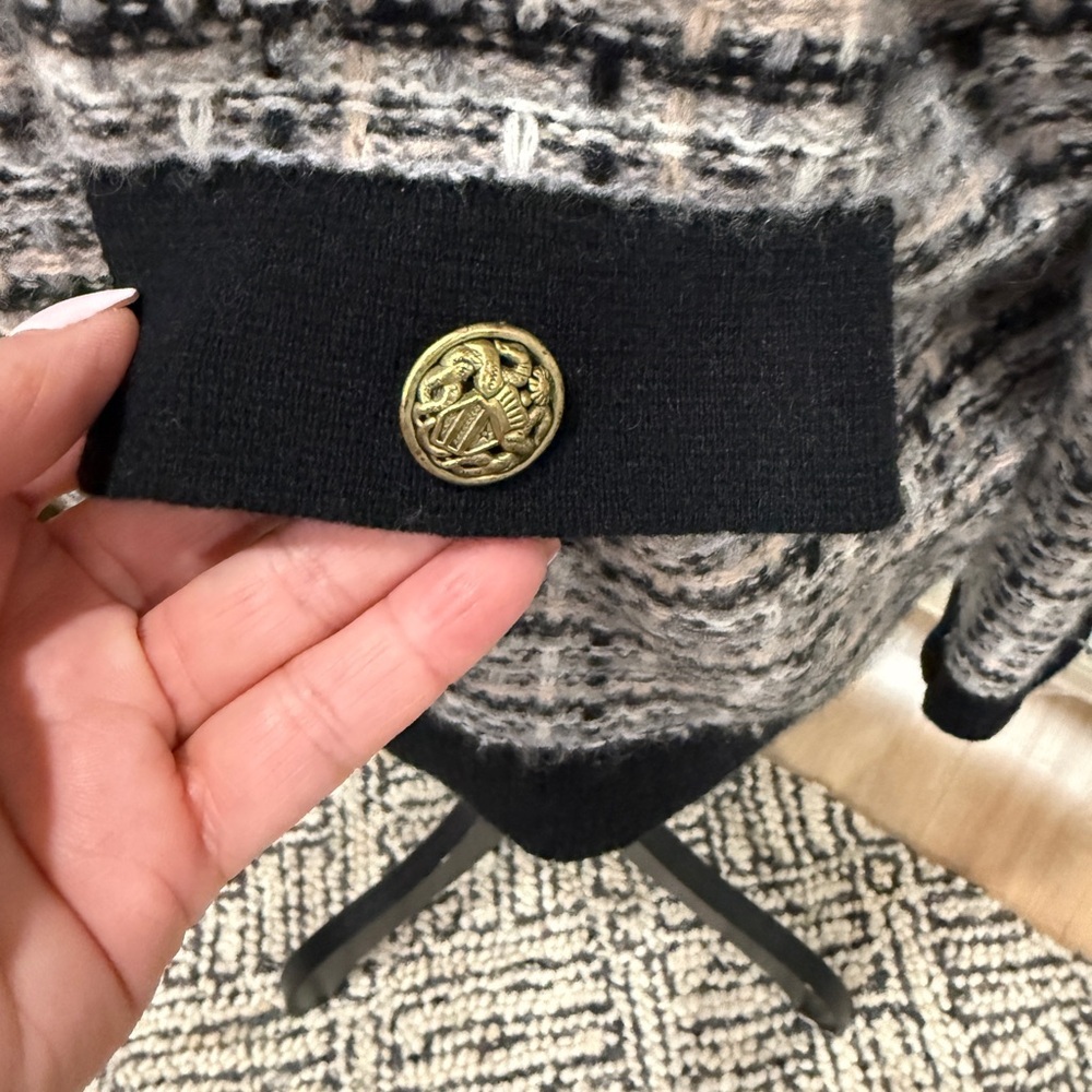 Bloomingdale's Cashmere Black and Cream Sweater - Picture 5 of 5